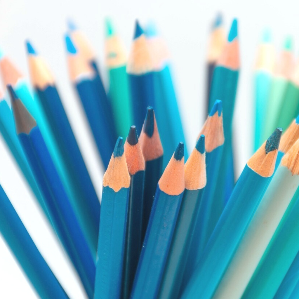ブルー系の色鉛筆の写真